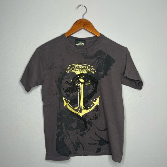 Disney Pirates of the Caribbean Dead Man’s Chest Grey Graphic Tee AA - Picture 1 of 7